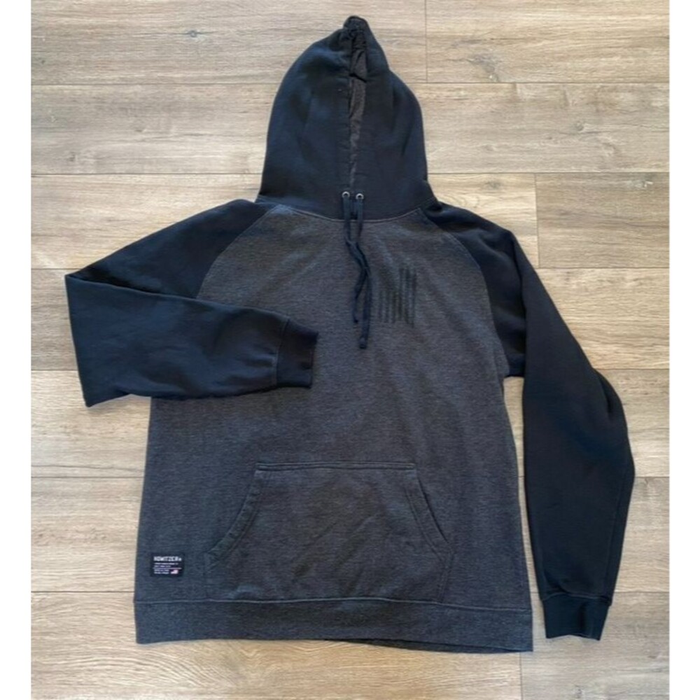 Howitzer Mfg Men's XL Black Pullover Hoodie Long Sleeve Vertical Flag